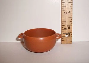 ORIGINAL VINTAGE IDEAL JODY AN OLD FASHIONED GIRL MUÑECA ACCESORIO MACETA MARRÓN - Imagen 1 de 2