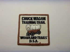 OLDER BOY SCOUT CLOTH PATCH CHUCK WAGON TRAINNG TRAIL WOODLAND TRAILS BSA - Imagen 1 de 2
