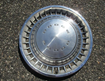 Dodge Challenger Dart 1972 a 1976 14 pulgadas tapacubos de metal cubierta de rueda Foto 1 de 4