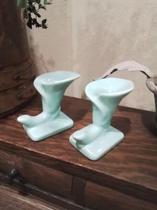 . Art Deco Design pair of green lily bud vases 3 1/4 tall collectable vintage - Picture 1 of 5