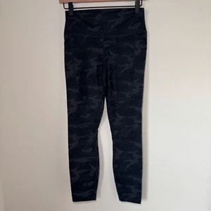 Vuori Leggings Women's SM Black Camo Clean Elevation Yoga Athleisure Performance - Picture 1 of 7