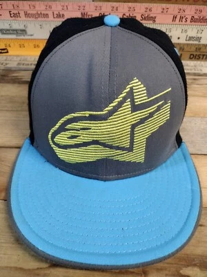 Gorra Alpinestars para hombre sin edad Flat Bill Flexfit S/M 67/8-71/4 gris, negro, azul  Foto 1 de 4