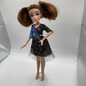 Disney Descendants Dizzy Fashion Doll Java B02 - Foto 1 di 7