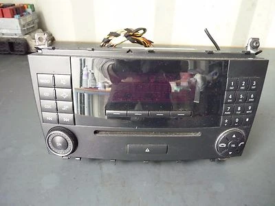 Unidad de cabeza de radio Mercedes Benz Clase C W203 reproductor de CD MF2530 A2038703689 Foto 1 de 4
