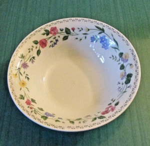 FARBERWEAR ENGLISH GARDEN - Vegetable Bowl - Stoneware - 9 1/8" Diameter - VGUC - Picture 1 of 4