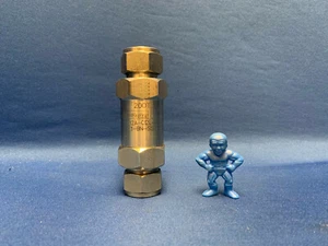 Parker 12A-C12L-1-BN-SS A-LOK C-Series Check / Poppet Valve 3/4" Double Ferrule - Picture 1 of 5