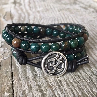 Pulseira de couro com miçangas pedra preciosa energia Om média feita à mão verde - Imagem 1 de 3