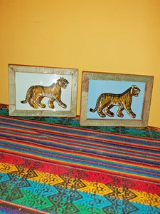 A SET OF TWO VINTAGE INDIAN REVERSE GLASS PAINTINGS OF INDIAN TIGERS - Picture 1 of 9