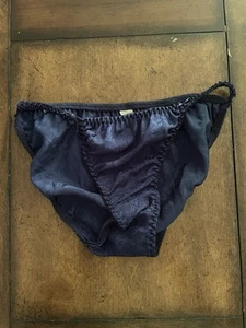 Bikini Sissy mutandine vintage anni 90 raso wet look blu stringato grande 7 Hong Kong - Foto 1 di 7