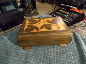 De colección AUSTRIA MADERA TALLADA Movimiento Reuge CAJA DE MÚSICA suena: Edelweiss en muy buen estado! - Imagen 1 de 8