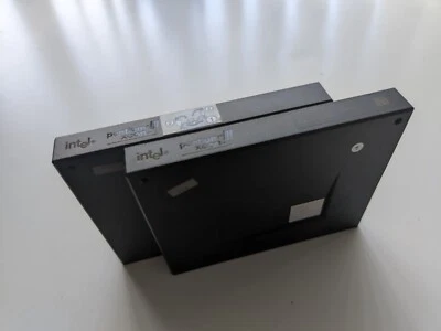 2x Pentium III Xeon 700mhz 2MB cache 100FSB - Matched pair - SL49S Slot 2 - Image 1 of 4