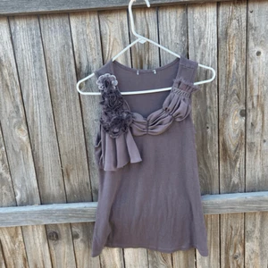 Unbranded camisole ruffle flower design size medium - Picture 1 of 8