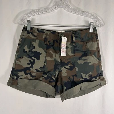 New Sanctuary Evereve Camo Shorts Women's 25 Green Camo Pockets Lightweight - Image 1 of 4