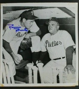Robin Roberts Phillies HOF (d.10) Vintage 1952 Press Photo Autograph Signed JSA - Picture 1 of 5