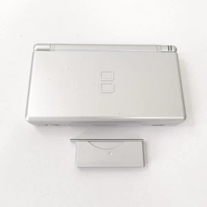 Nintendo DS Lite Gloss Silver Console Excellent Condition - Picture 1 of 10