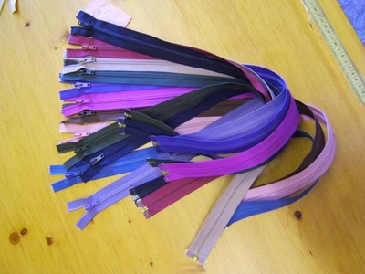 12 Reißverschlüsse 60cm, teilbar, Spirale, 6,5mm, 100% Polyester - Bild 1 von 2