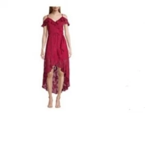 by&by Juniors Mangas Cortas Alto Calce Bajo y Destellos Vestido Color Vino Talla Mediana - Imagen 1 de 4