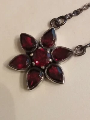 CIONDOLO ARGENTO 925 FIORE con catenina, 7 bellissimi GRANATO ALMANDINO, 7GR 2CM - Immagine 1 di 4