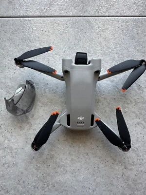 Drone DJI Mini 3 PRO - Solo Drone (No controller e batteria) - Immagine 1 di 4