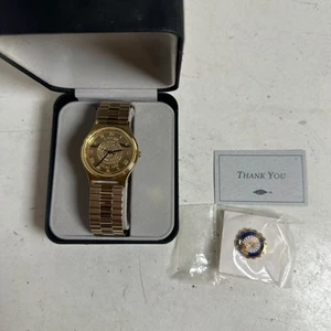 IBEW Local 1245 American Time Union Memorabilia goldfarbene Armbanduhr mit Pin - Bild 1 von 17