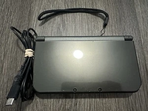 Nuevo sistema de videojuegos portátil Nintendo 3DS XL 4GB - negro ROJO-001 - Imagen 1 de 14
