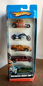 2008 Hot Wheels CUSTOMIZERS CORNER SHOP 5-CAR GIFT PACK #L9966 1:64 '32 Ford - Bild 1 von 15