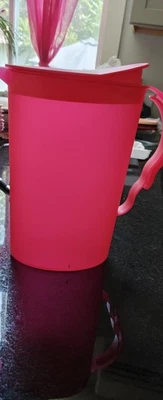 ¡NUEVO! Jarra Tupperware Ovalada 2 CUARTOS ROJA ¡ENVÍO GRATUITO Y PELADOR DE CÍTRICOS GRATIS!! Foto 1 de 4