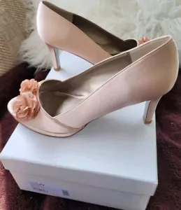 Jacques Vert Schuhe Größe 5 Rouge Satin offene Zehen Slipper Blume an der Seite neu - Bild 1 von 14