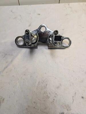 Suzuki Intruder VS800 1996 horquilla delantera abrazadera inferior triple árbol vástago Foto 1 de 4