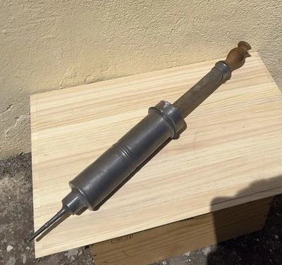 Clystère En Étain À Usage Vétérinaire Pompe seringue ancienne bois - Photo 1/4