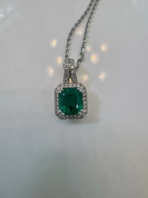 Эксклюзивный 18 карат белое золото изумруд и бриллиант подвеска с цепочкой - Изображение 1 из 3