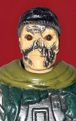 Figura de acción Terminator Salvation T-600 (Playmates, 2009) con envío asegurado Foto 1 de 3