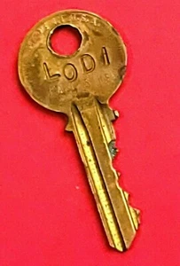 Vintage Yale Key Eaton Yale & Towne Inc Marked LODI & "Paul's Key" USA Steampunk - Picture 1 of 10