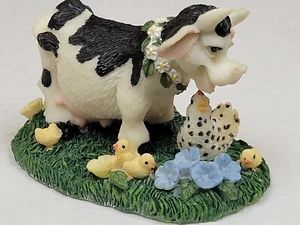 Young's Collectables, Cow Figurine - Statue, COW WITH CHICKEN (Cow Fun) - Picture 1 of 6