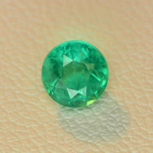 0.48ct Colombian Hydrothermal Emerald Lab Grown Loose Stone - Picture 1 of 4