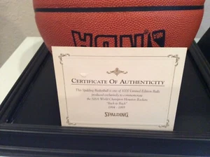 Hakeem Olajuwon signierte offizielle Spalding Leder NBA Basketball Gedenkmünze ist - Bild 1 von 3