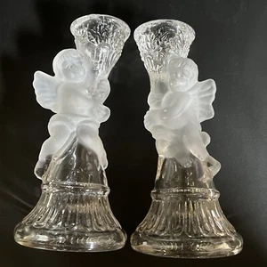 Vintage mattierte Kerzenhalter Cherubs Glas Kegel Engel klar gepresst Paar - Bild 1 von 10