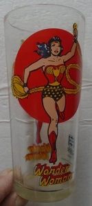 Vintage DC Comics Wonder Woman 6.25" Pepsi Collector Super Series Glass 1976 - Imagen 1 de 2