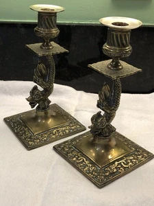 FAVOLOSO PORTACANDELE VINTAGE IN OTTONE ORNATO DELFINI!!! - Foto 1 di 24