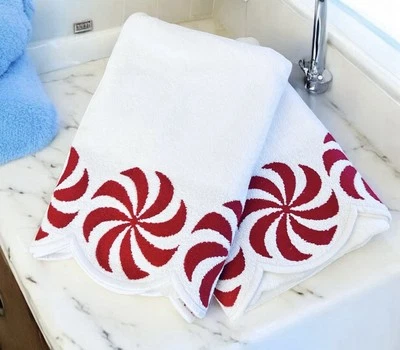 Toalla de baño Pottery Barn roja blanca 2 remolinos de menta 100 % algodón 28" x 55" nueva con etiquetas Foto 1 de 4