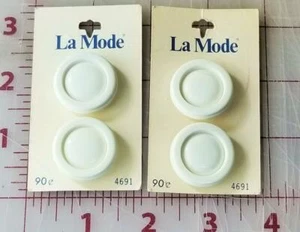 LA MODE VINTAGE BUTTONS 4 ROUND WHITE PLASTIC 1 1/16" #469 - Picture 1 of 1