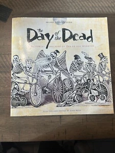 The Day of the Dead: A Pictorial Archive of Dia de Los Muertos [With CDROM] - Picture 1 of 24