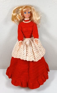 Vintage Barbie Puppe Victorian Christmas mit gehäkelter Kleidschürze und Petticoat - Bild 1 von 14