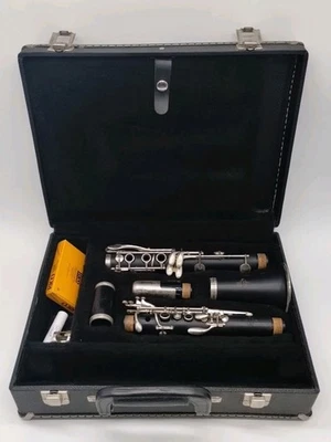 Clarinete de estudiante Buffet Crampon Cie A. Paris B12 con estuche hecho en Alemania Occidental Foto 1 de 4