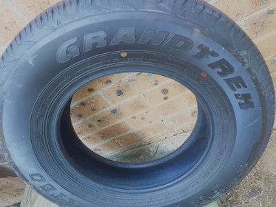 Dunlop AT20 195/80r15 96S Tyres - image 1 of 3