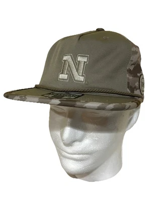 Nebraska Cornhuskers Coliseo OHT Camuflaje Militar SnapBack Gorra Sombrero Ala Plana Nuevo Foto 1 de 4