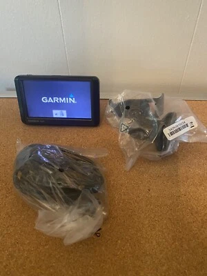 Garmin Nuvi 255W Bundle GPS Navigation Maps Directions Charger (and Car) & Mount - Image 1 of 4