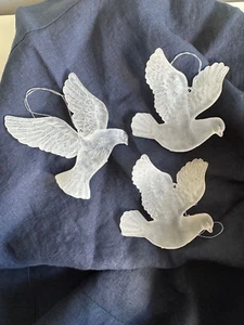 Vintage Frosted Dove Ornaments Christmas Acrylic Flying Birds Peace Set - Picture 1 of 5