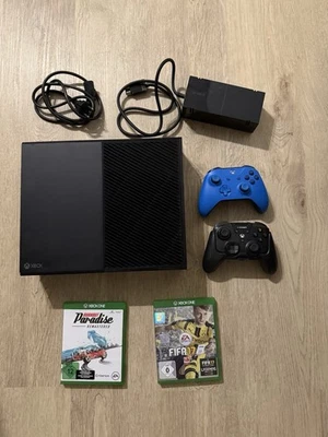 Xbox One mit 2 Controller und 2 Spiele • Top Zustand - Bild 1 von 4
