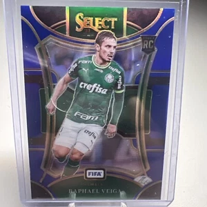 2023-24 Panini Select FIFA Raphael Veiga RC Blue Prizm Palmeiras - Bild 1 von 2